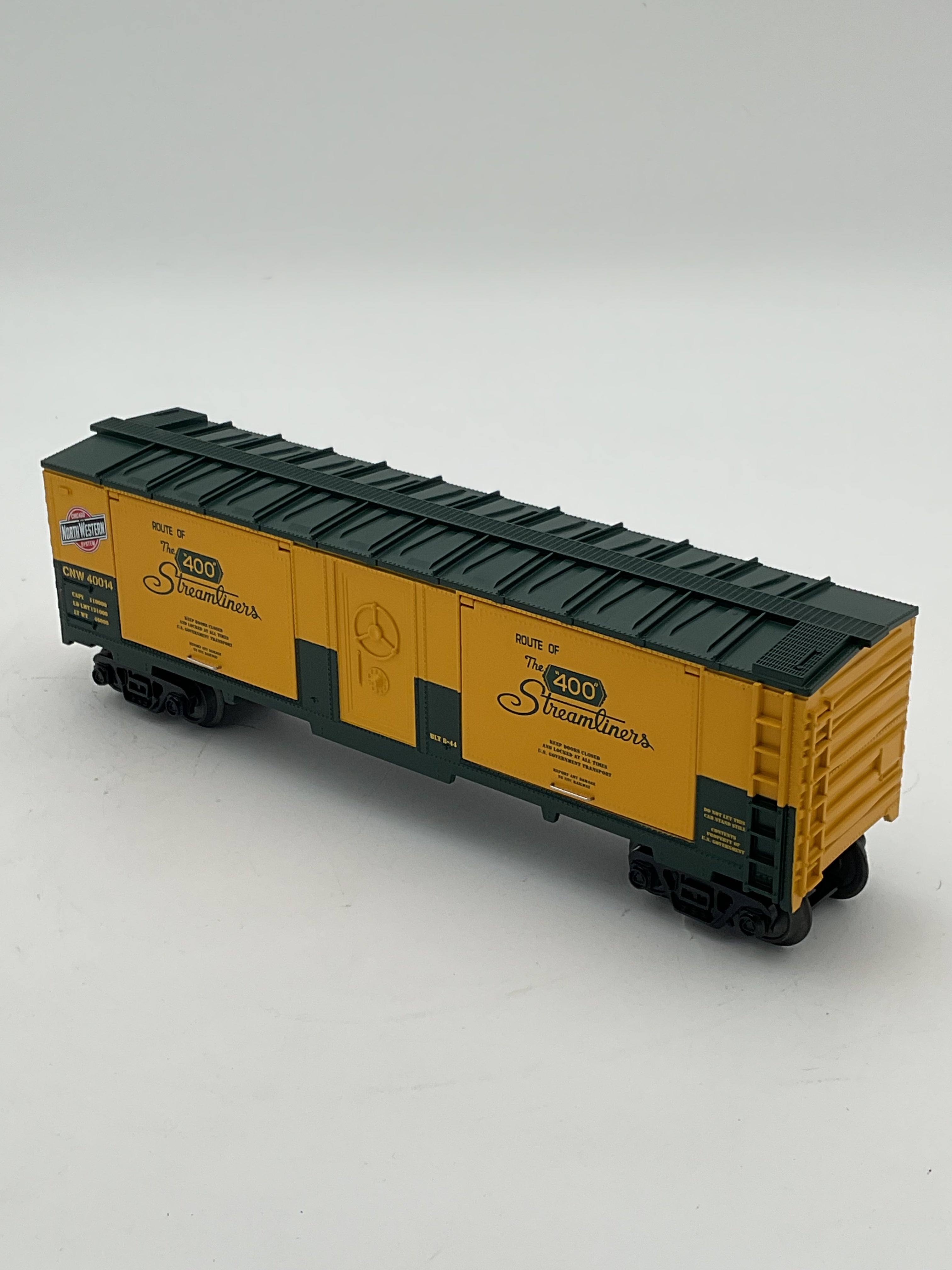 MTH 30-74766 Chicago & Northwestern 40’ Window Mint Box Car w/ Gold