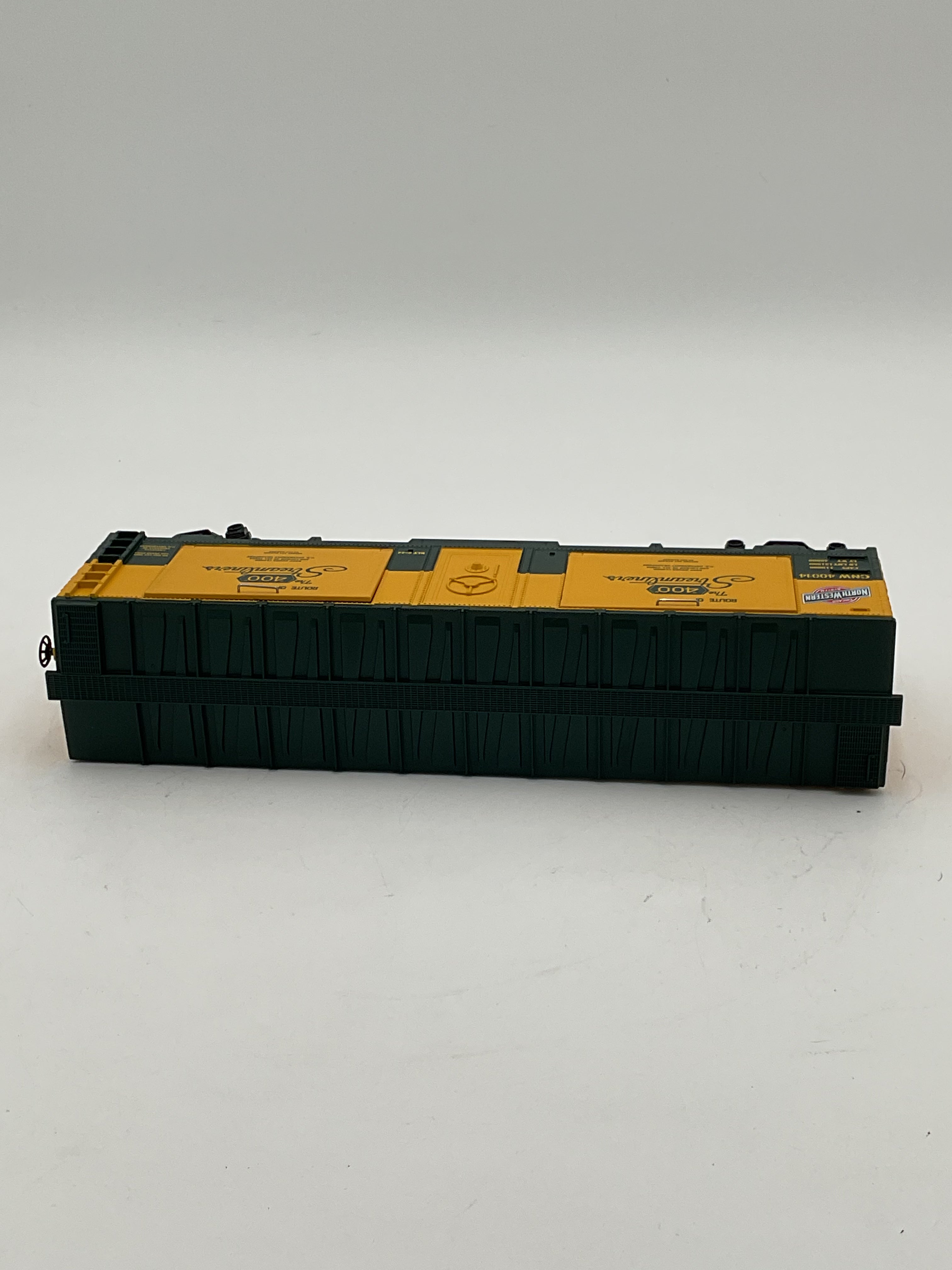 MTH 30-74766 Chicago & Northwestern 40’ Window Mint Box Car w/ Gold