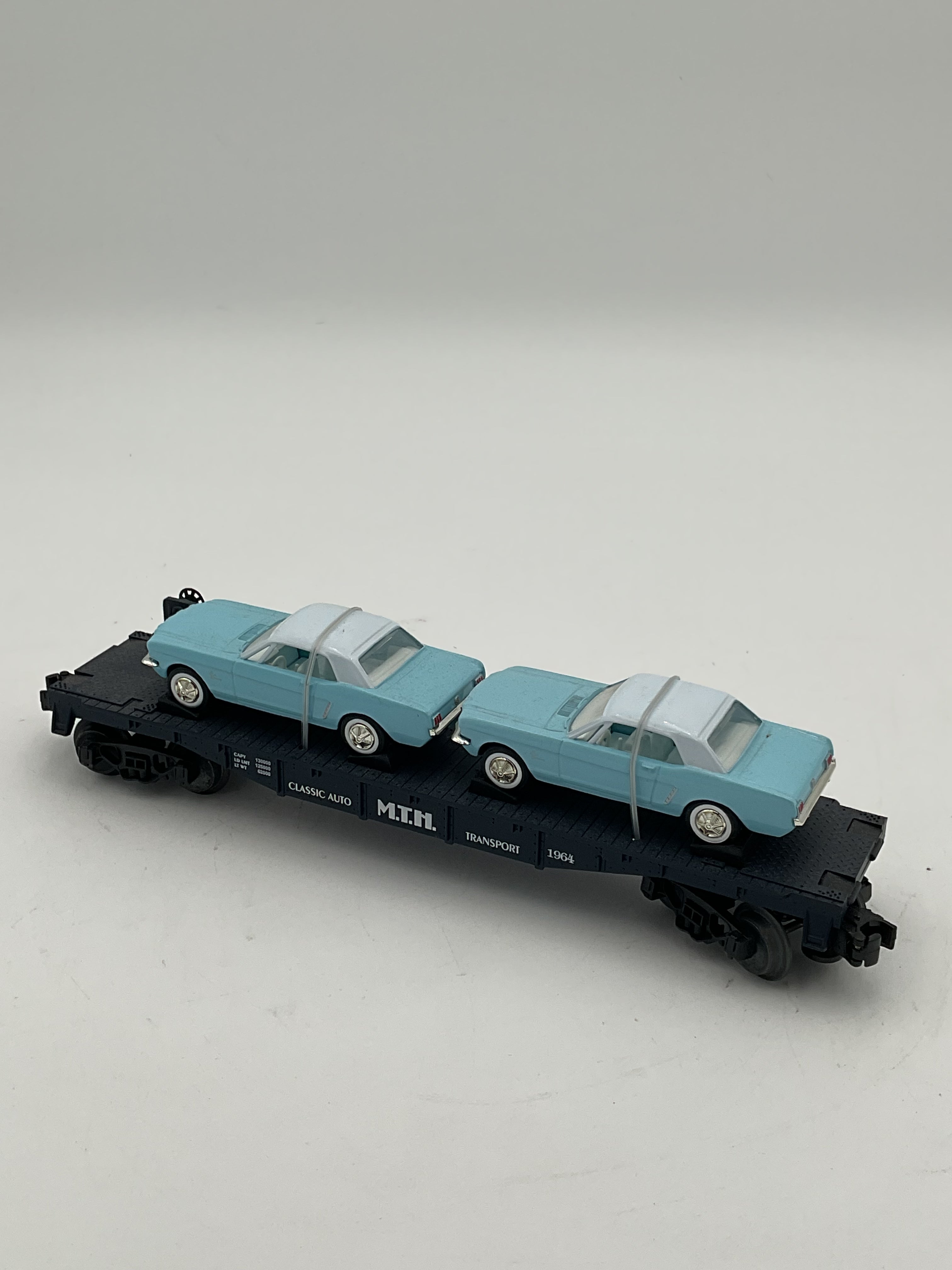 MTH 30-7617 MTH Auto Transport Flat Car w/ Ertl Mustangs