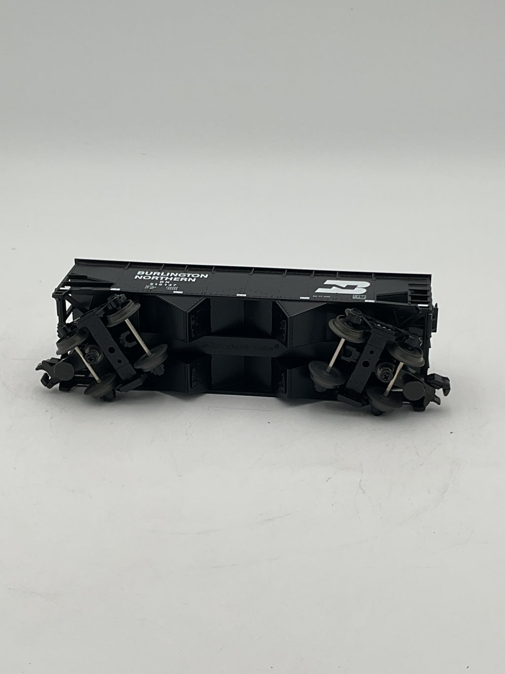 MTH 20-90014D Burlington Northern 2-Bay Off-Set Hopper w/ Coal Load