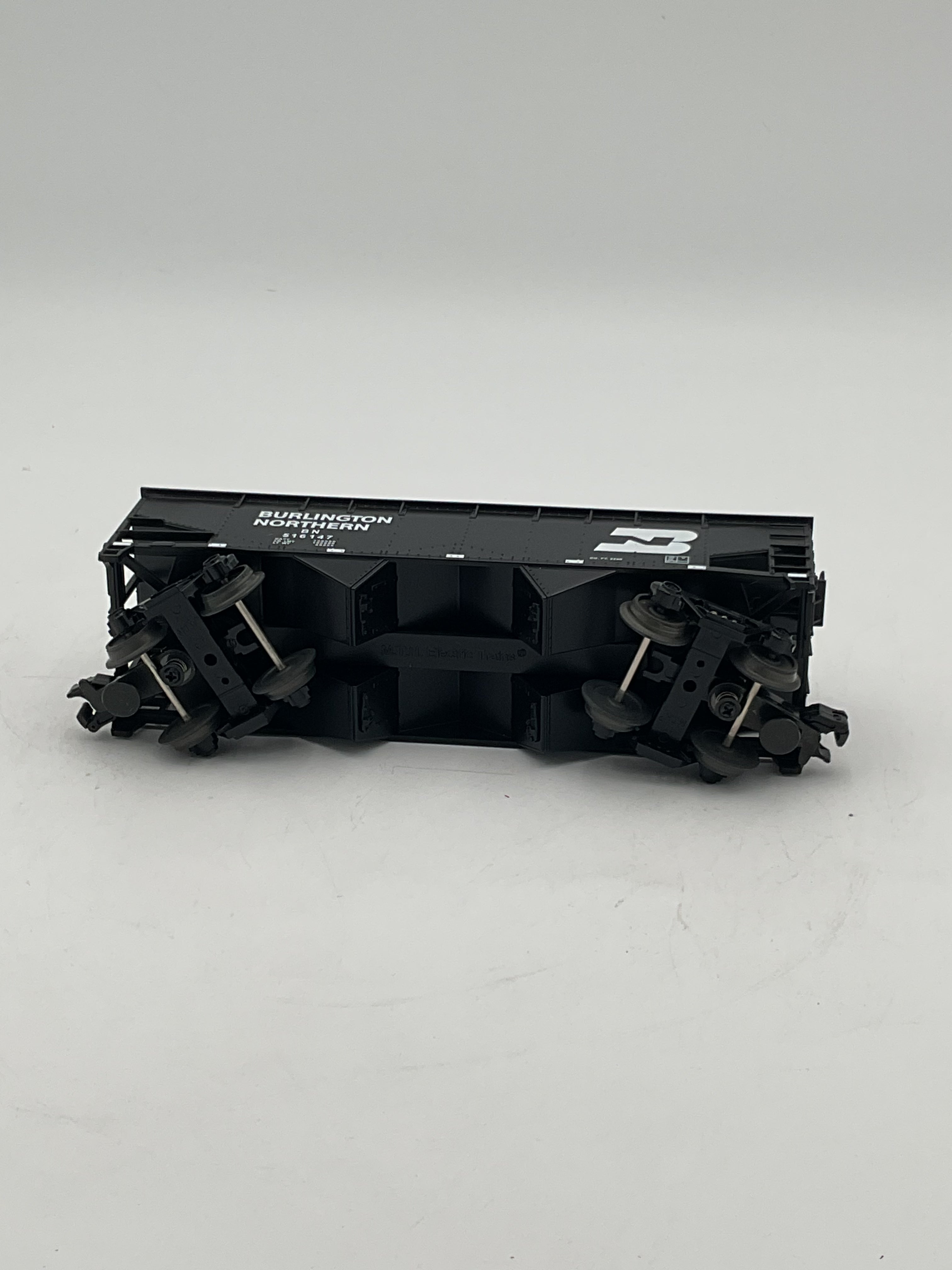 MTH 20-90014D Burlington Northern 2-Bay Off-Set Hopper w/ Coal Load