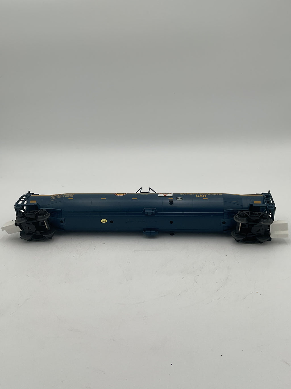 MTH 20-96260 CSX (#83639) 33K Gallon Tank Car