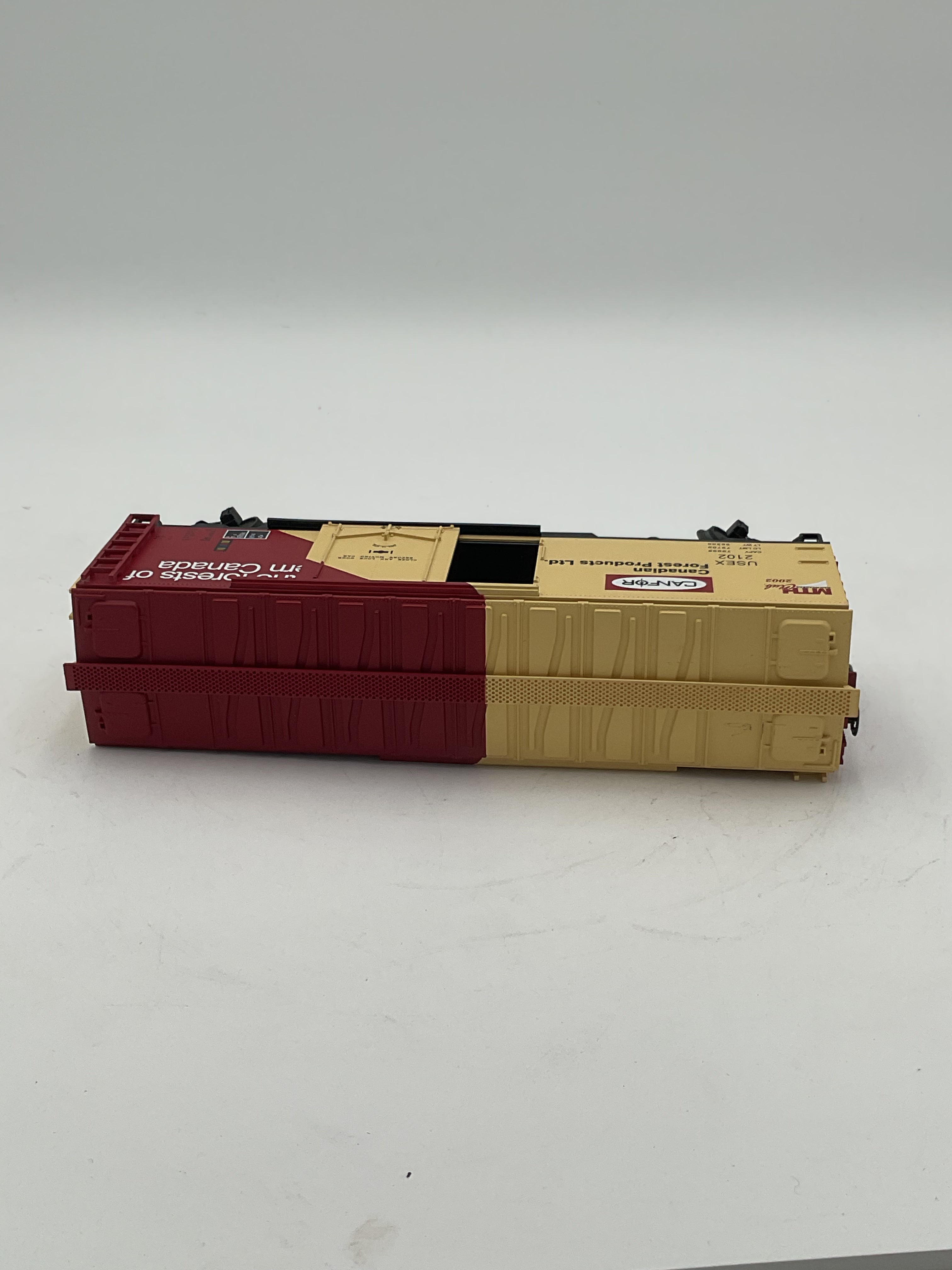 MTH 20-94028 MTHRRC- 2002 Canfor Reefer Car
