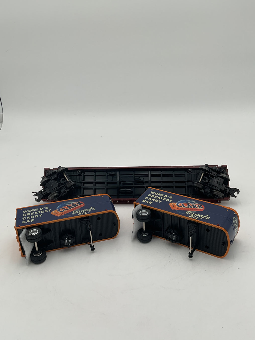 MTH 95509 Pittsburgh & Lake Erie (#1157) Flat Car w/ (2) PUP Trailers