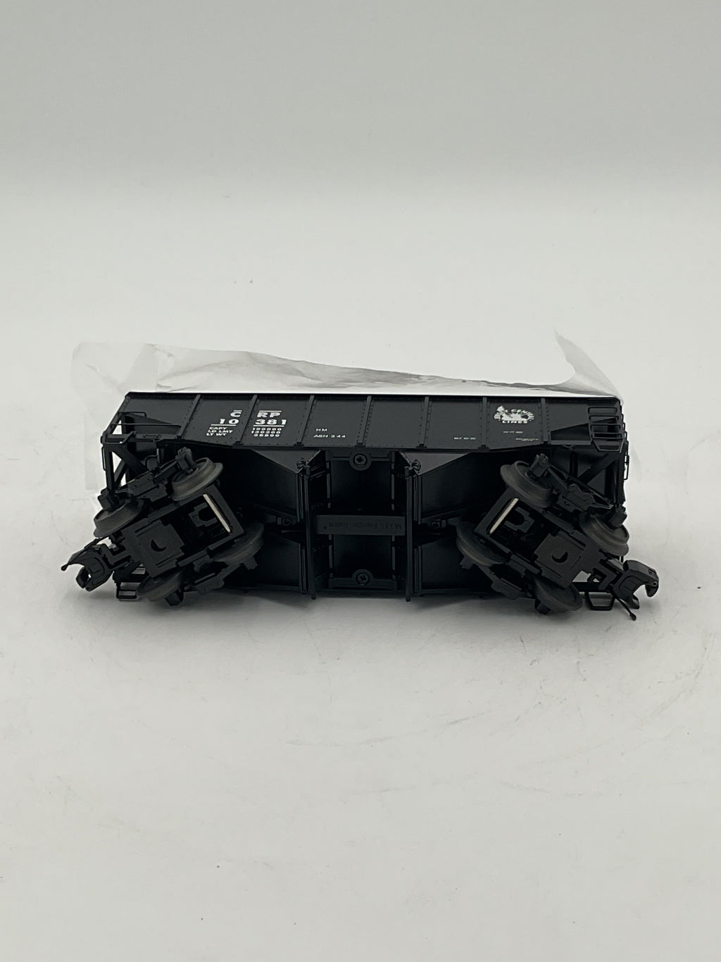 MTH 20-97268 Central Railroad of Pennsylvania 2-Bay Fish Belly Hopper Car w/ Coal