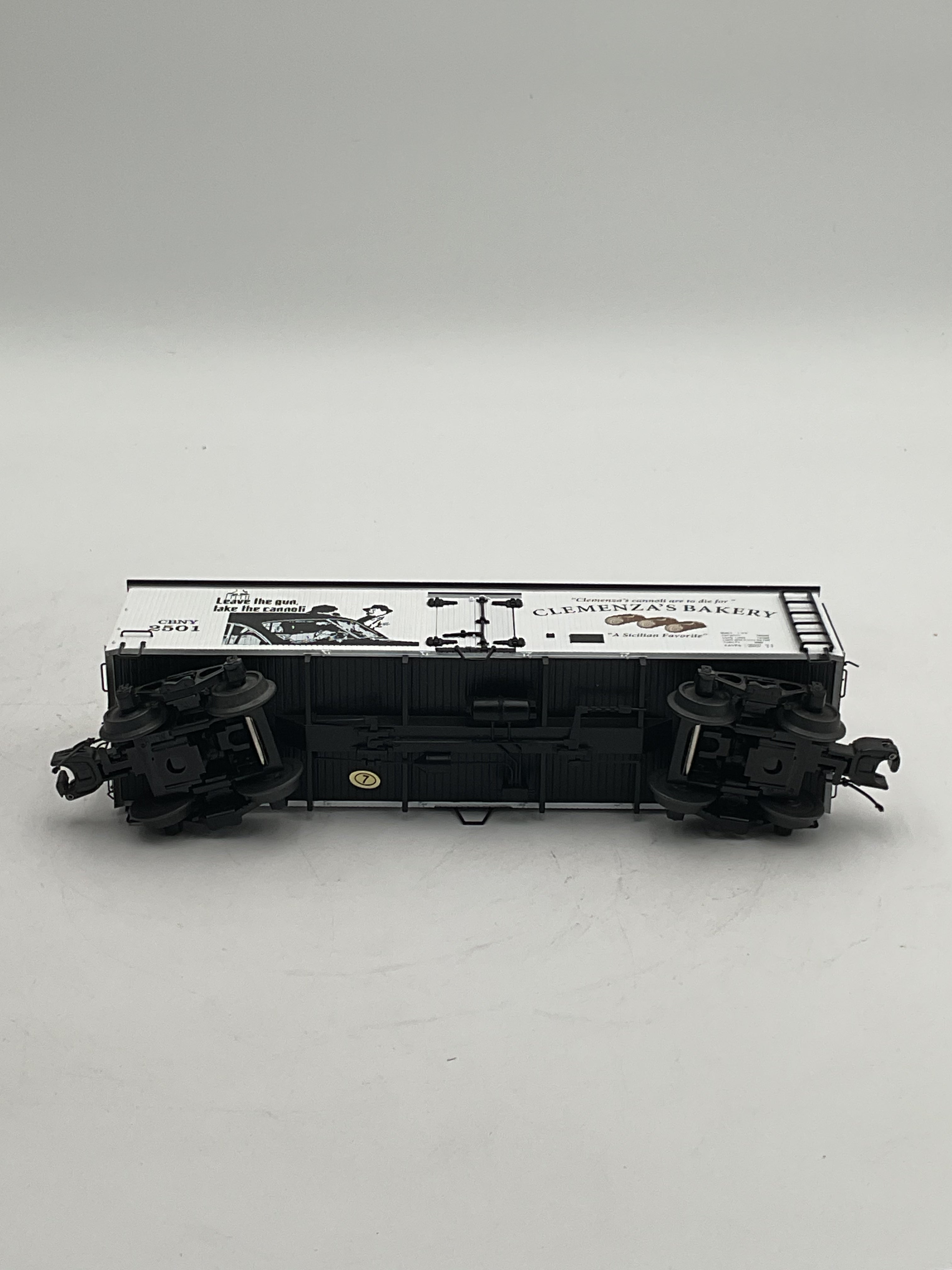 MTH 20-94671 Clemenza’s Bakery (#2501) 36’ Woodsided Reefer Car