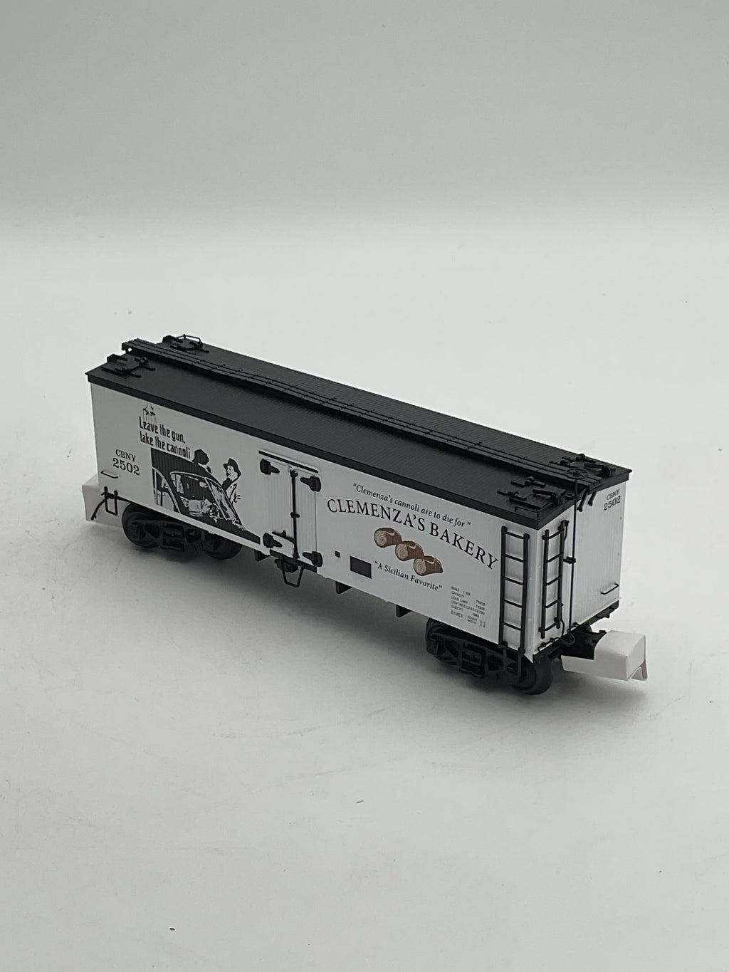 MTH 20-94672 Clemenza’s Bakery (#2502) 36’ Woodsided Reefer Car