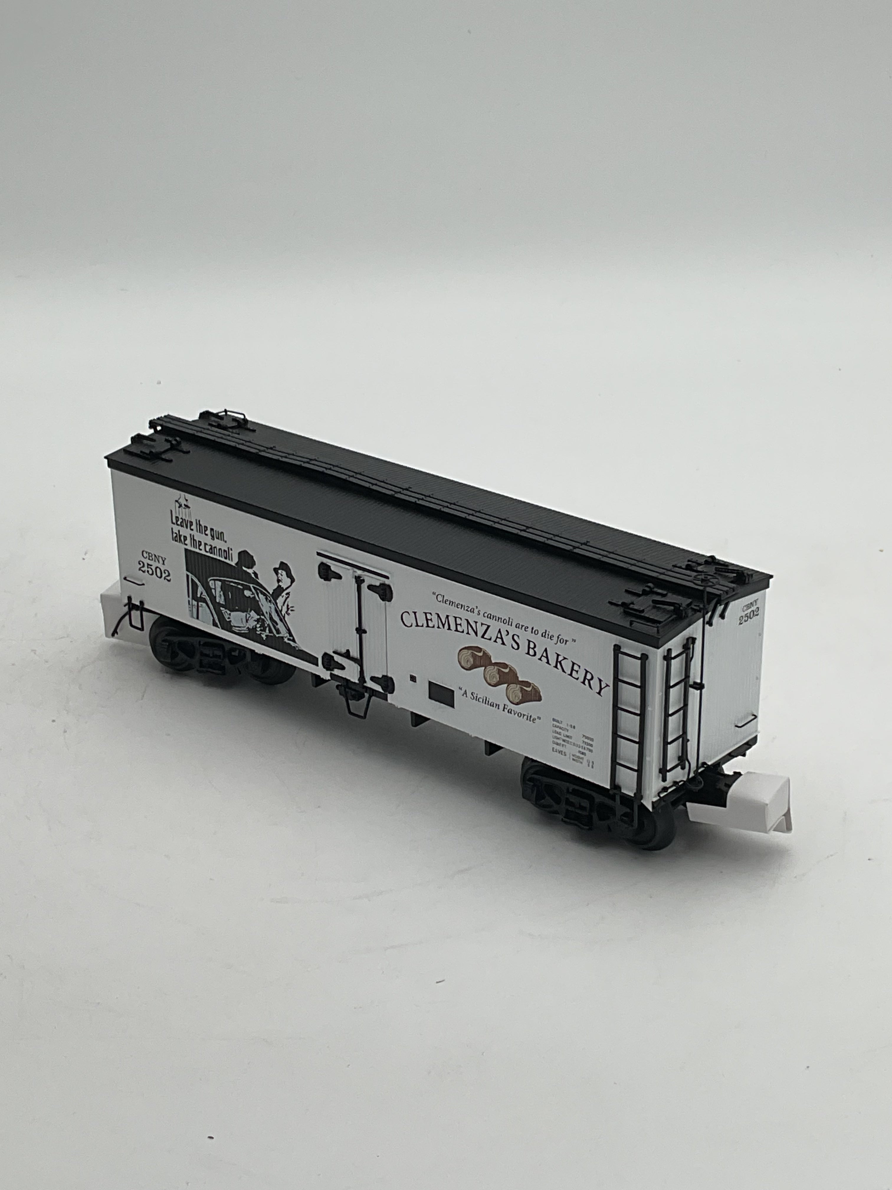 MTH 20-94672 Clemenza’s Bakery (#2502) 36’ Woodsided Reefer Car