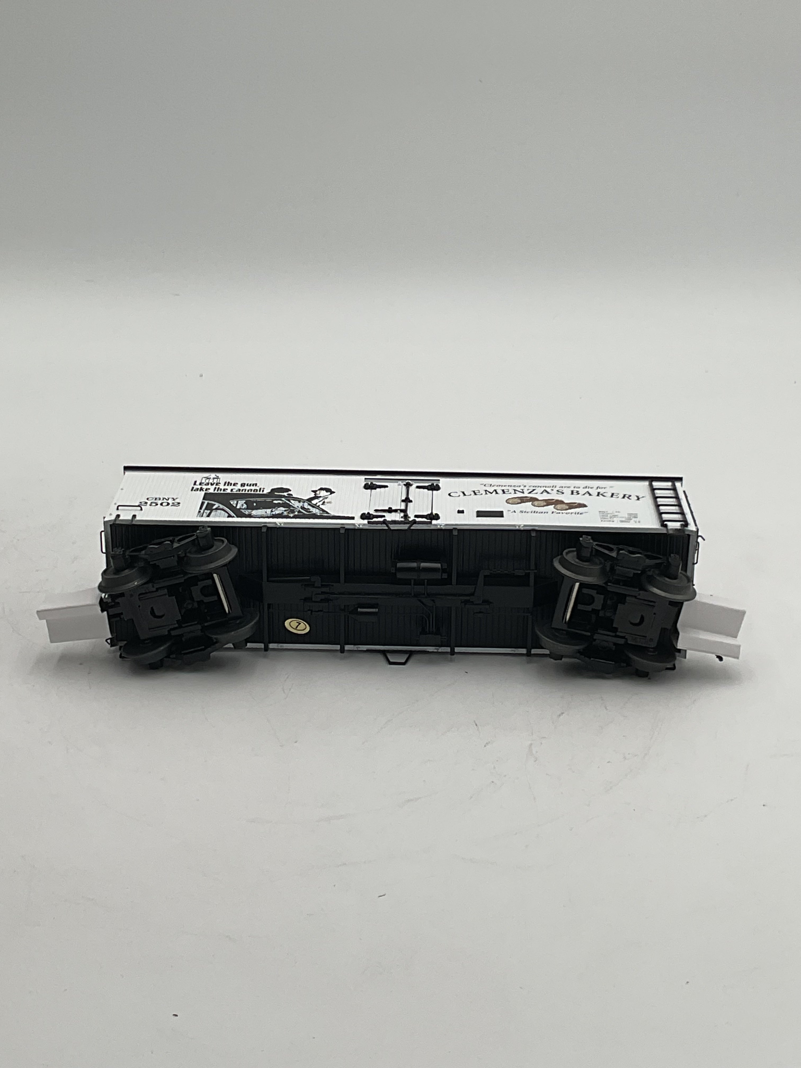 MTH 20-94672 Clemenza’s Bakery (#2502) 36’ Woodsided Reefer Car