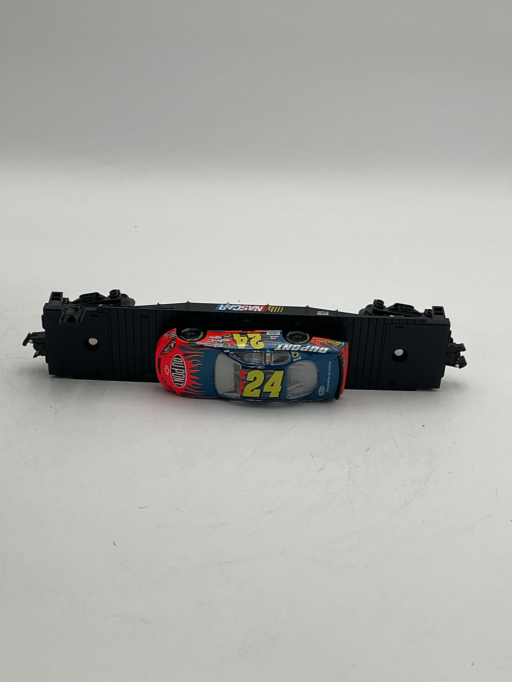 Lionel O 26348 Jeff Gordon Flatcar with Stock Car