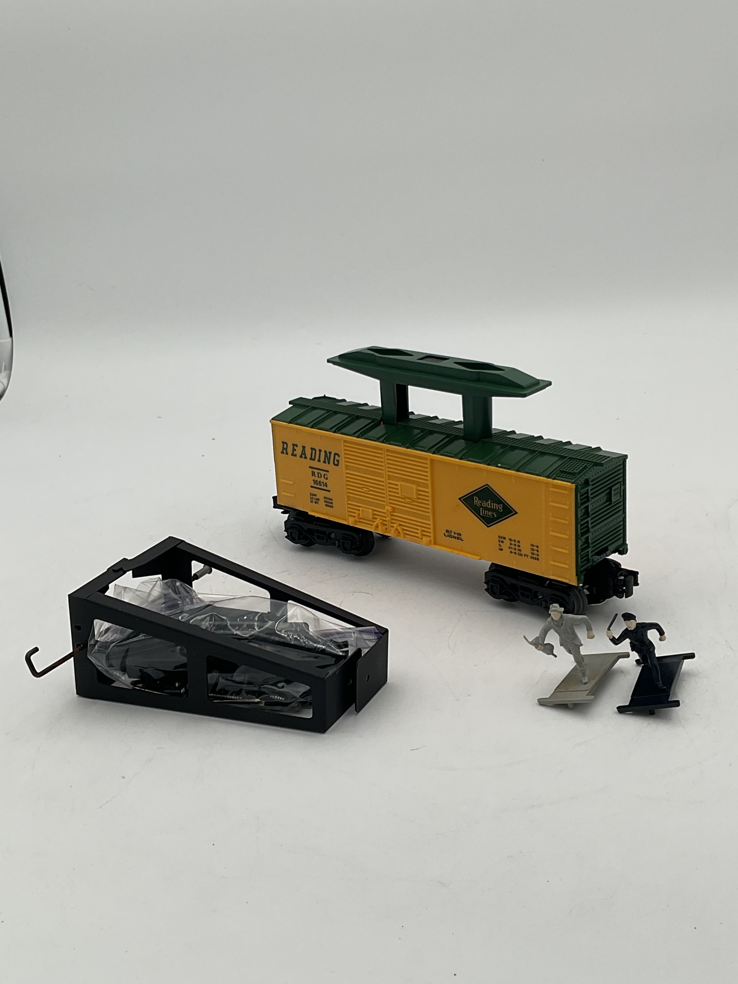 Lionel O 16614 O and O27 Gauge Operating Cop and Hobo Car