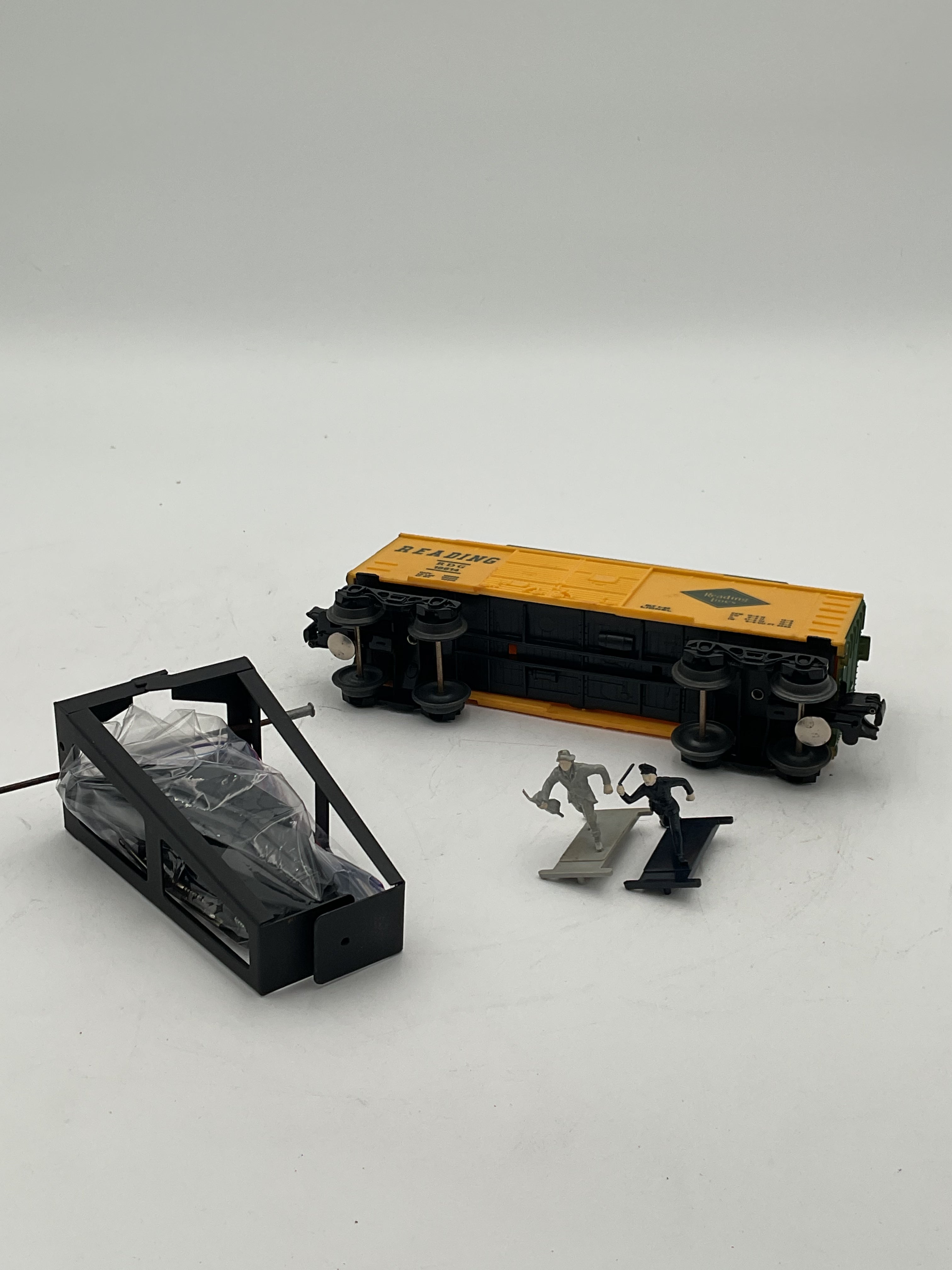Lionel O 16614 O and O27 Gauge Operating Cop and Hobo Car