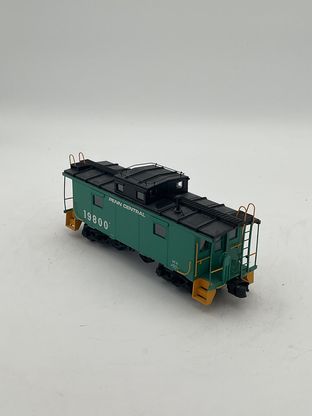 Atlas O 3007304-1 NE-6 Caboose Road #19800 Penn Central [3-Rail]