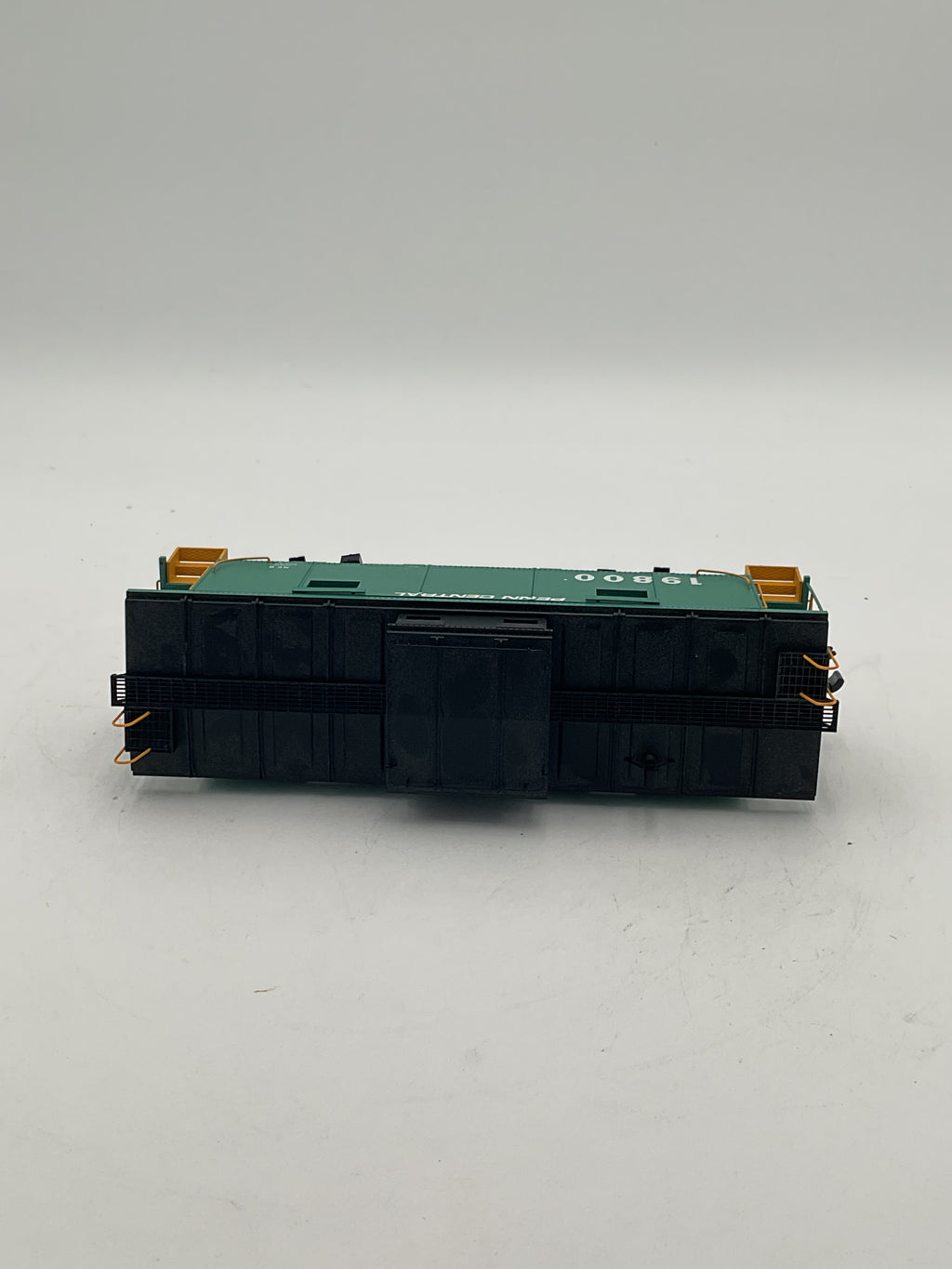 Atlas O 3007304-1 NE-6 Caboose Road #19800 Penn Central [3-Rail]