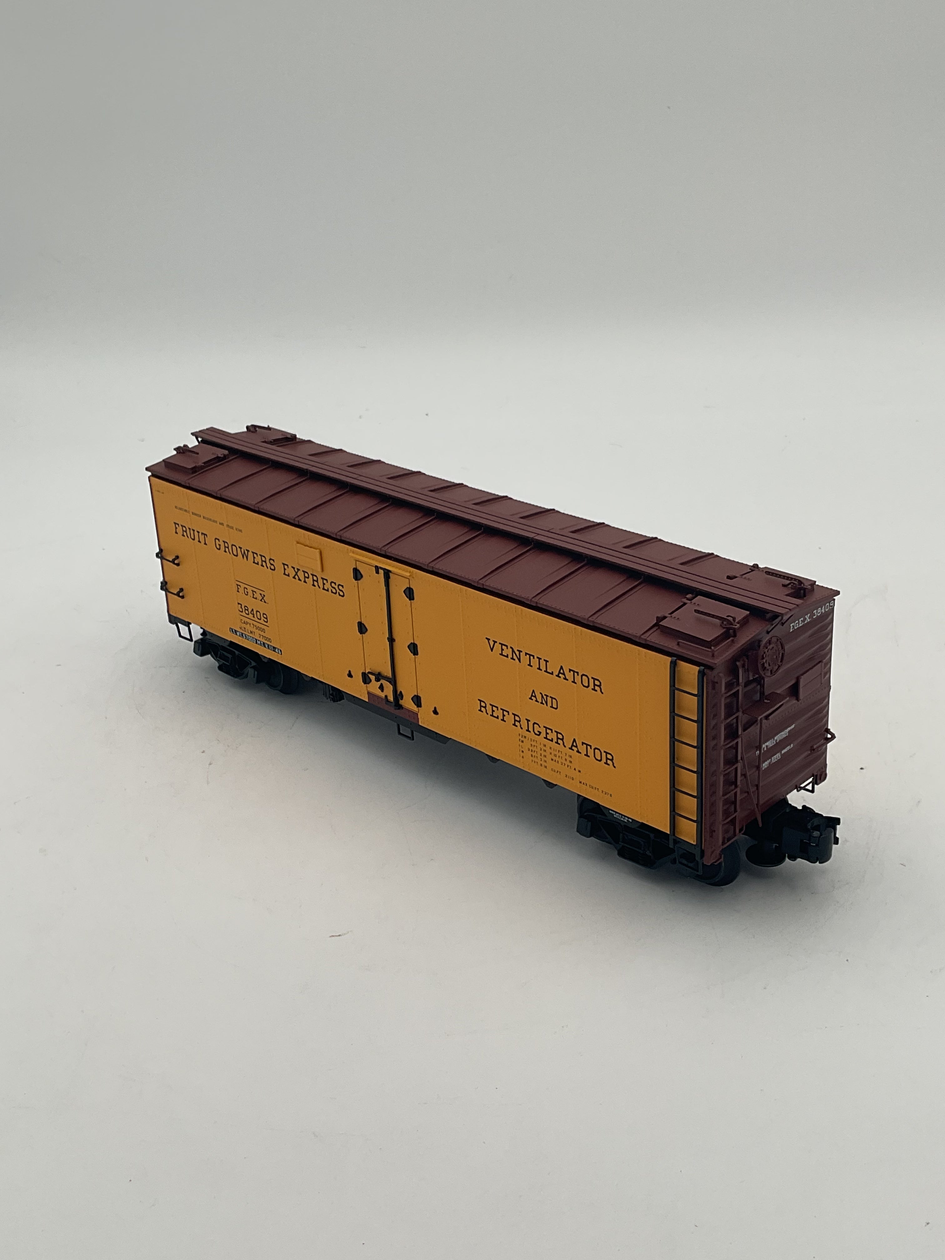 Atlas O 8522-1 40’ Steel Reefer Car Fruit Growers Express #338409 [3 Rail]
