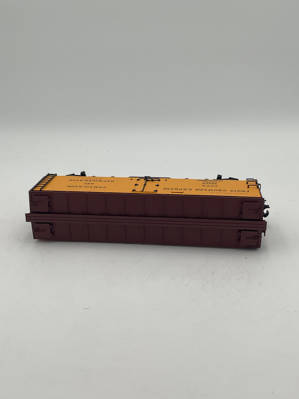 Atlas O 8522-1 40’ Steel Reefer Car Fruit Growers Express #338409 [3 Rail]