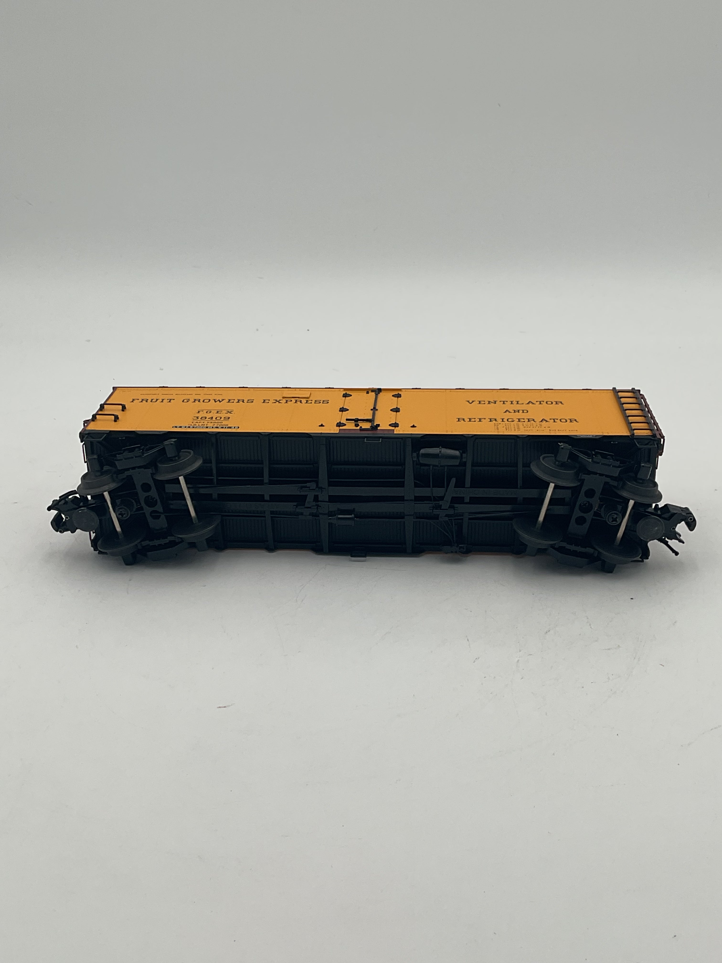 Atlas O 8522-1 40’ Steel Reefer Car Fruit Growers Express #338409 [3 Rail]