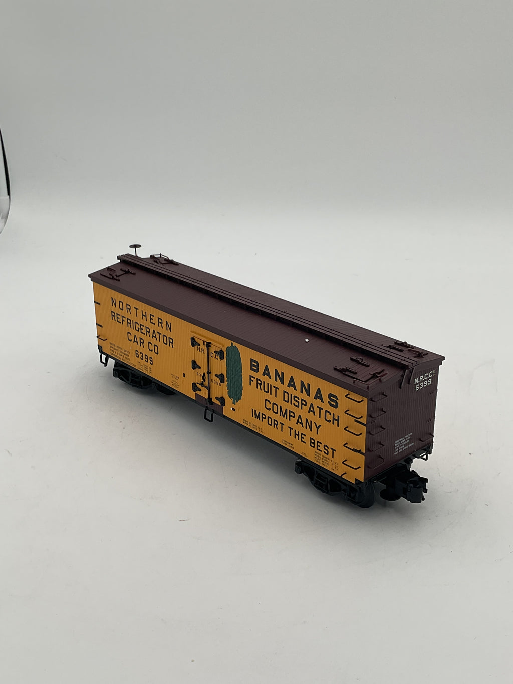 Atlas O 6727-1 40’ Woodside Refrigerator Car Fruit Dispatch Co #6399 (3 Rail)