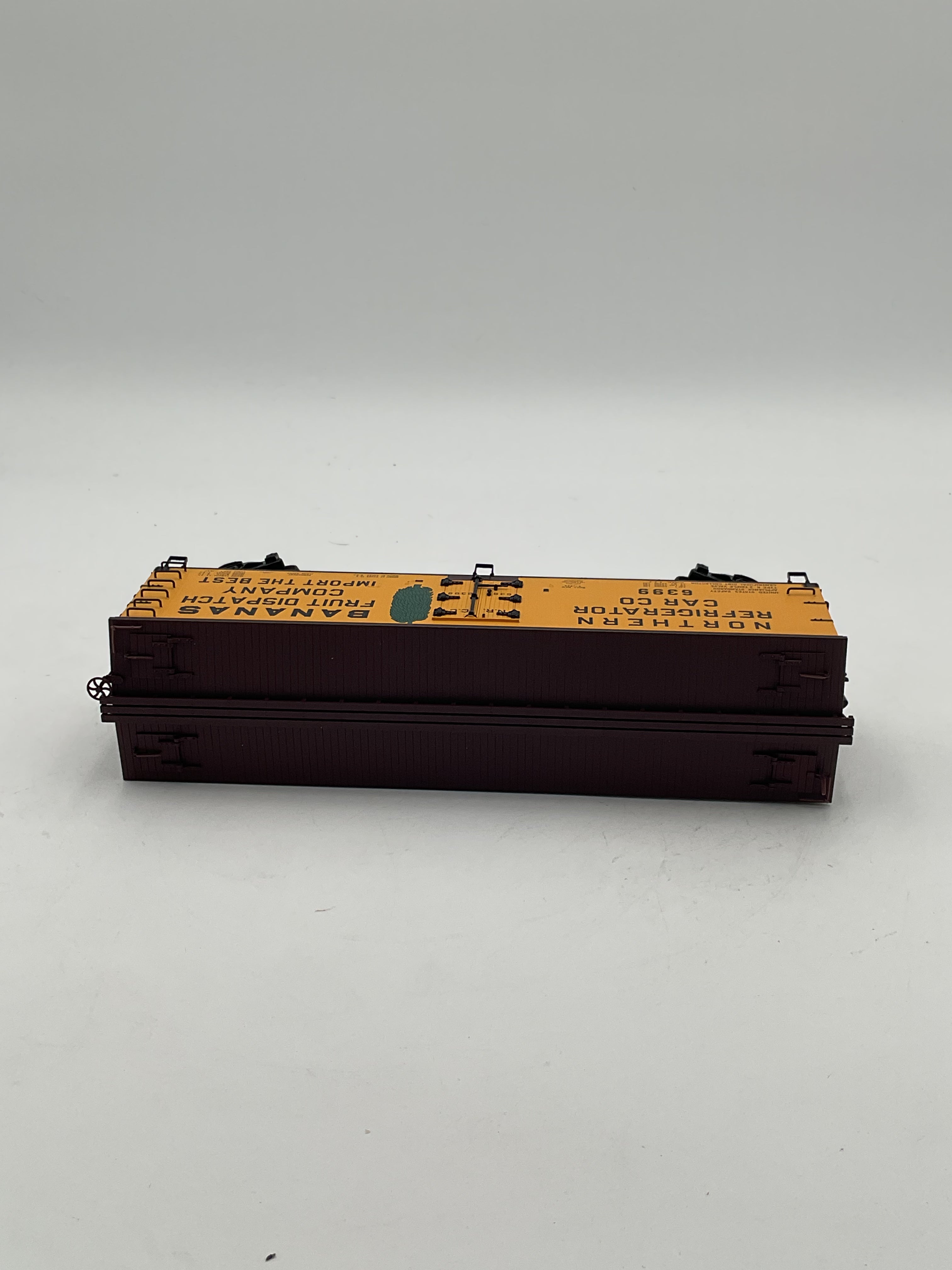 Atlas O 6727-1 40’ Woodside Refrigerator Car Fruit Dispatch Co #6399 (3 Rail)