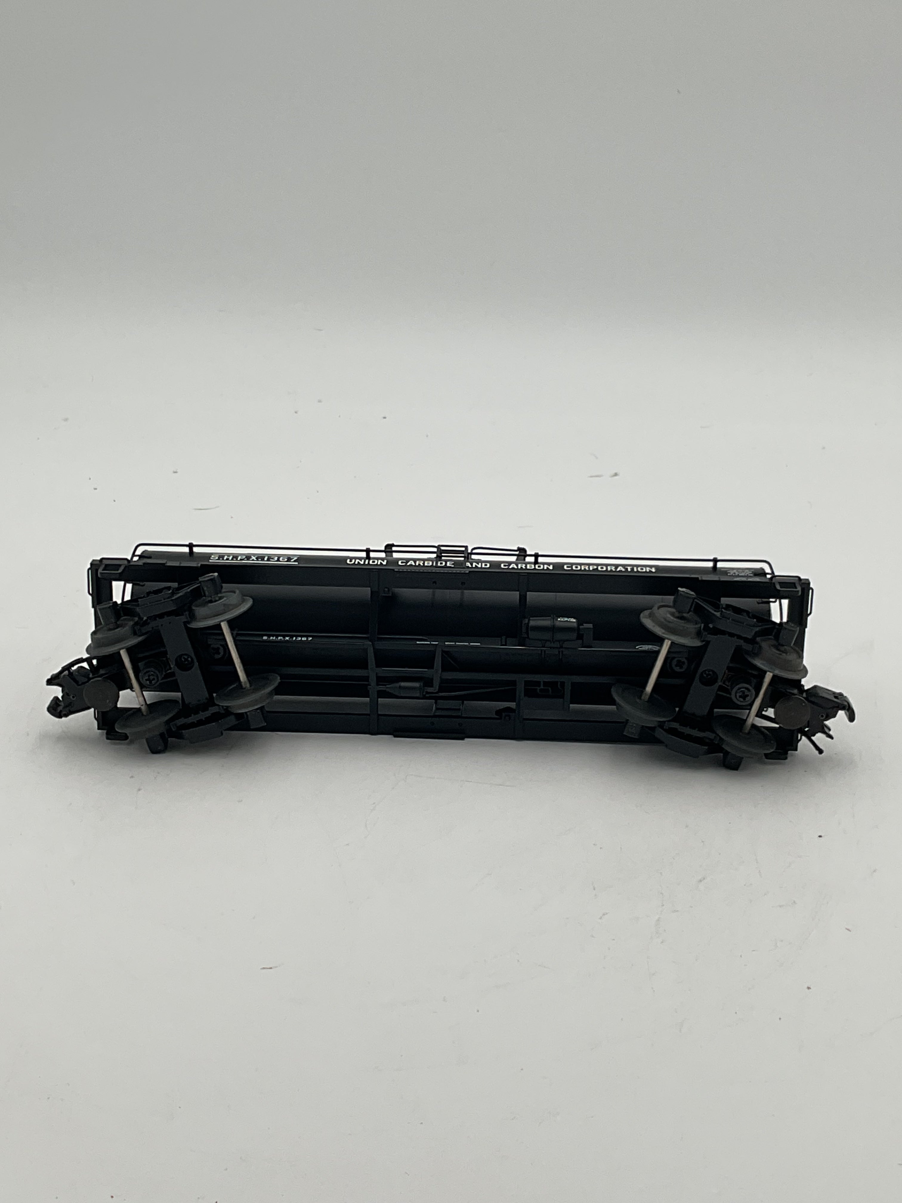 Atlas O 8204-2 11,000 Gallon Tank Car Pyrofax #1367 (3 Rail)