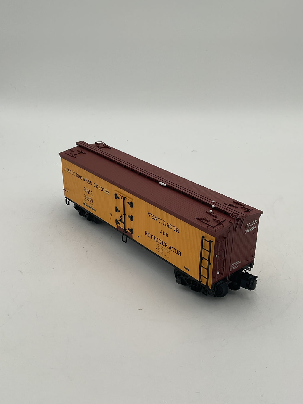 Atlas O 6740-1 40’ Woodside Refrigerator Car Fruit Growers Express #35204 (3 Rail)