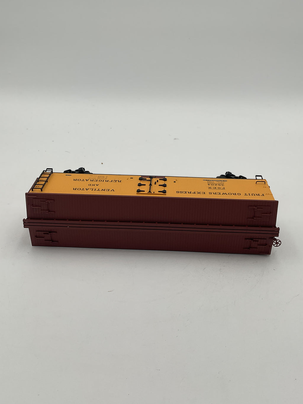 Atlas O 6740-1 40’ Woodside Refrigerator Car Fruit Growers Express #35204 (3 Rail)