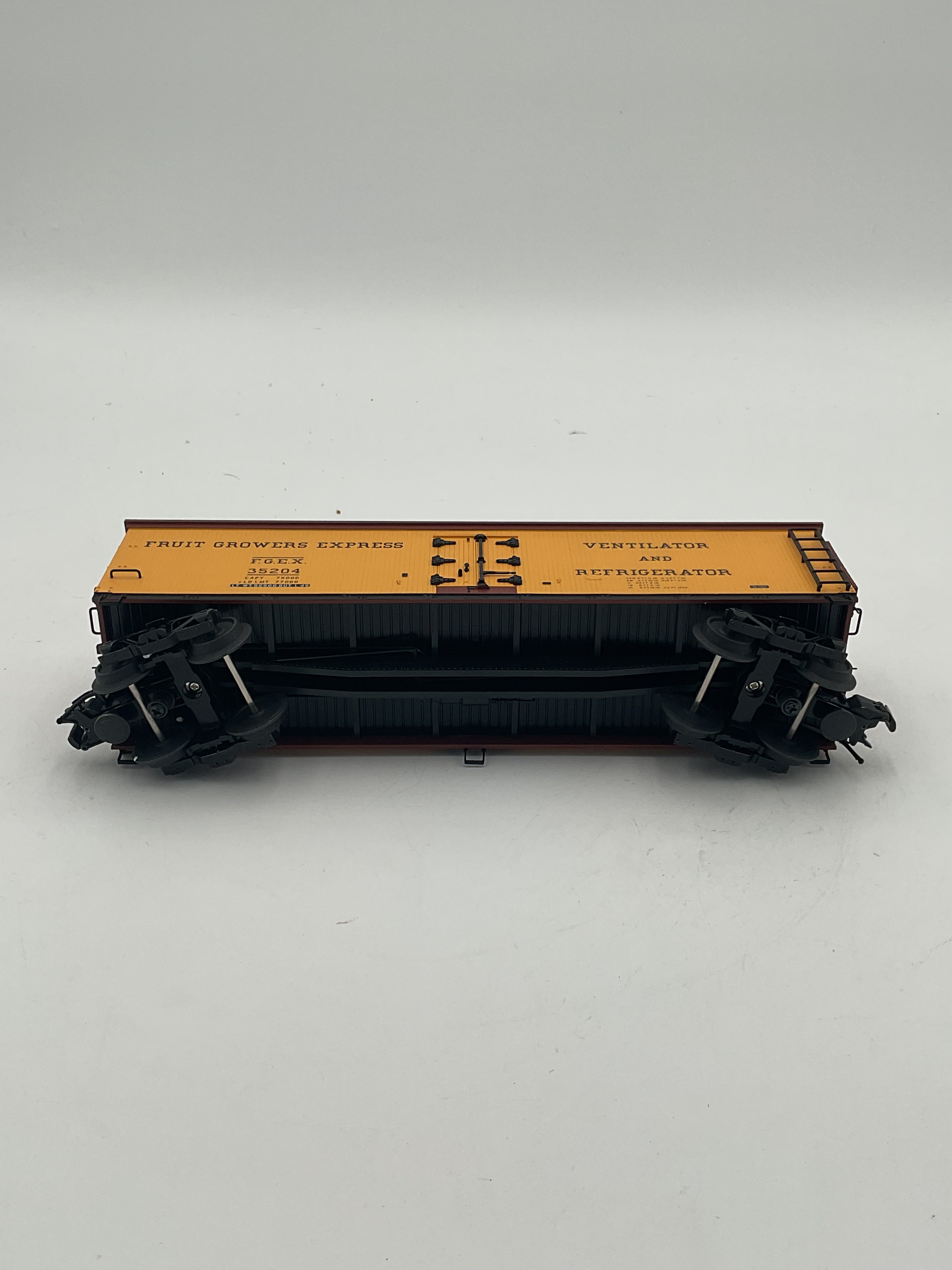 Atlas O 6740-1 40’ Woodside Refrigerator Car Fruit Growers Express #35204 (3 Rail)