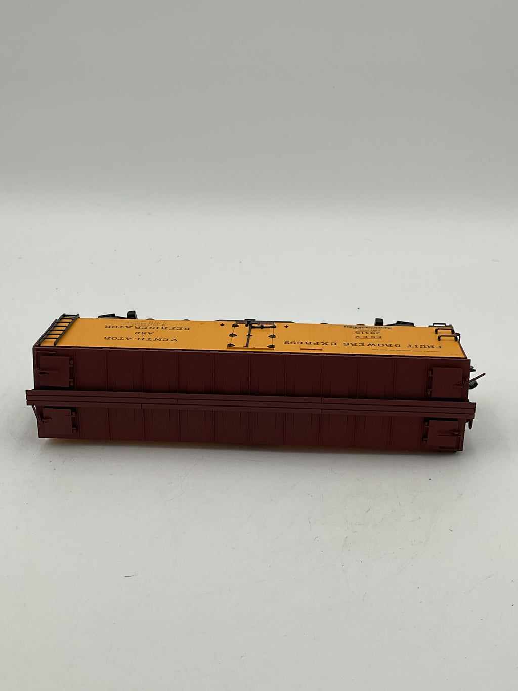 Atlas O 8552-2 40’Steel Reefer Car Fruit Growers Express #38415 [3 Rail]