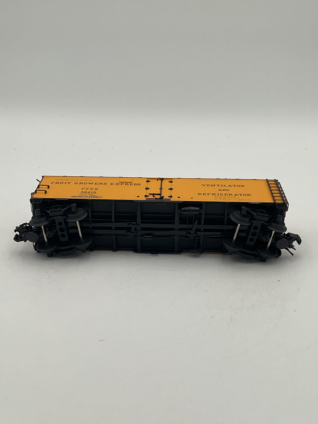Atlas O 8552-2 40’Steel Reefer Car Fruit Growers Express #38415 [3 Rail]