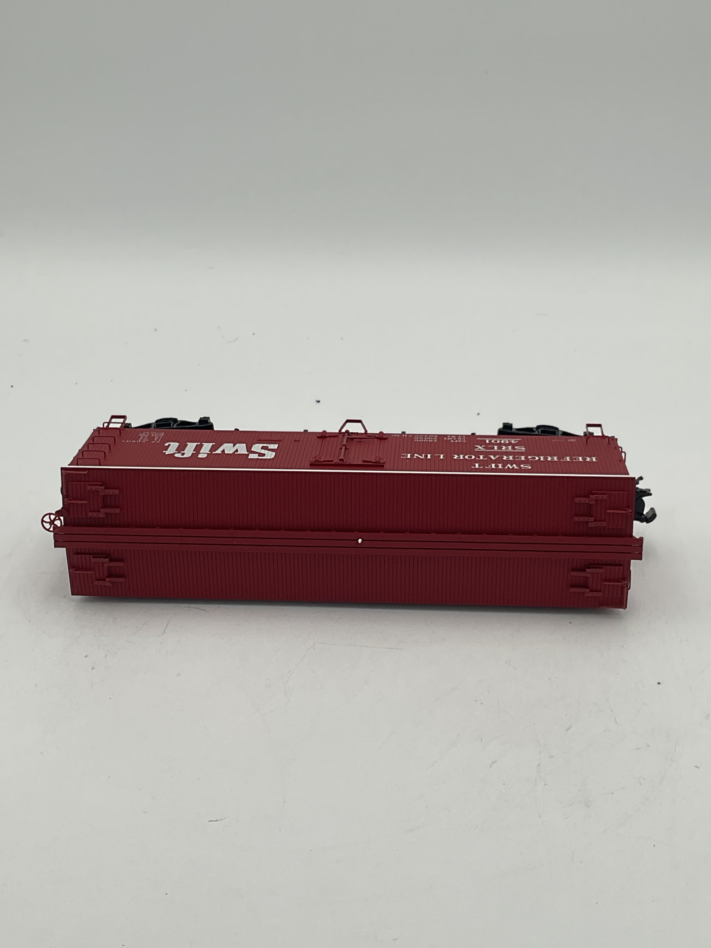 Atlas O 8012-6 36’ Wood Reefer Car Swift [Red] #4901 [3 Rail]