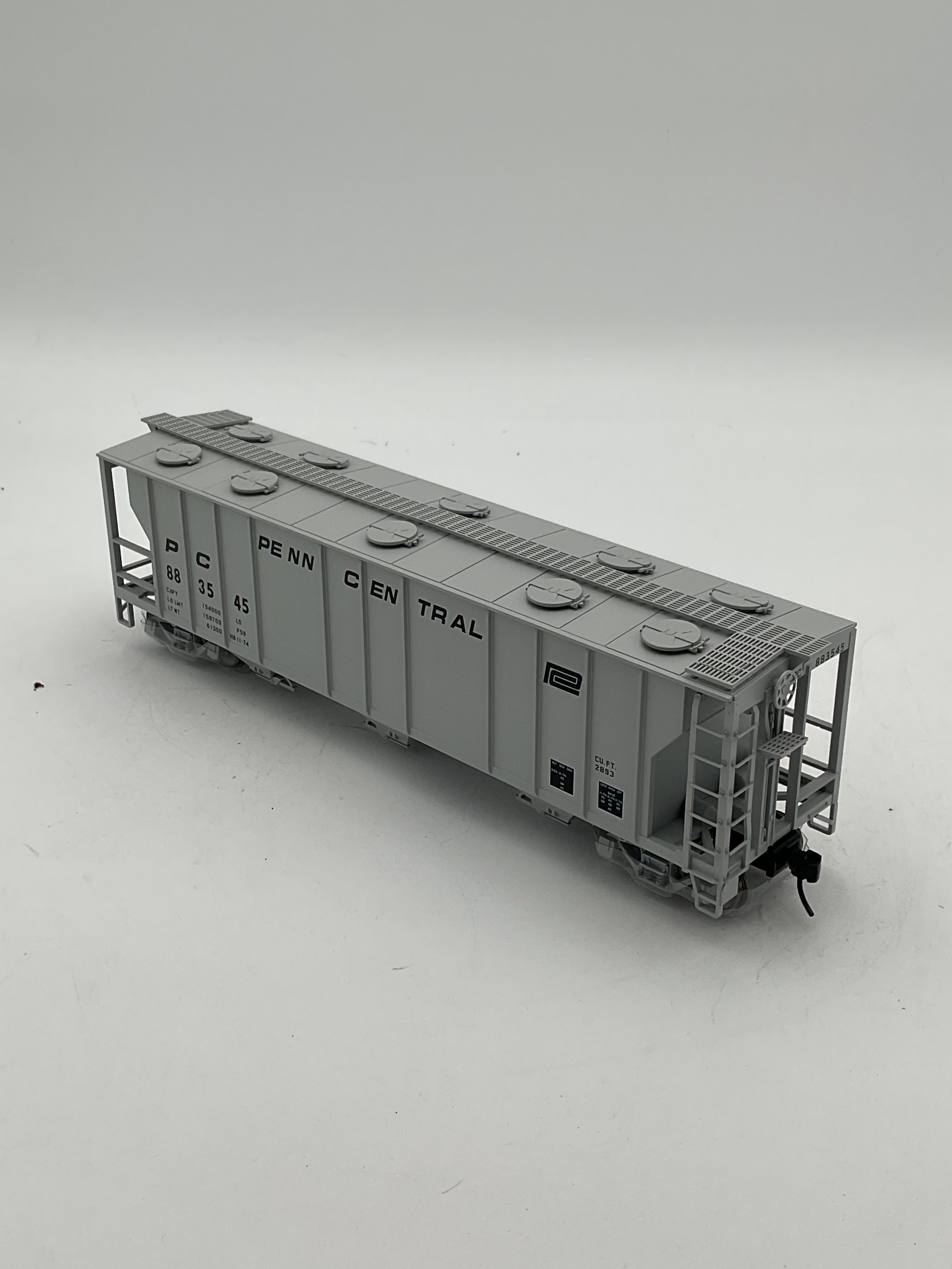 Atlas O Trainman 2002567-2 3-Bay PS-2 Covered Hopper Penn Central #883545 [2 Rail]