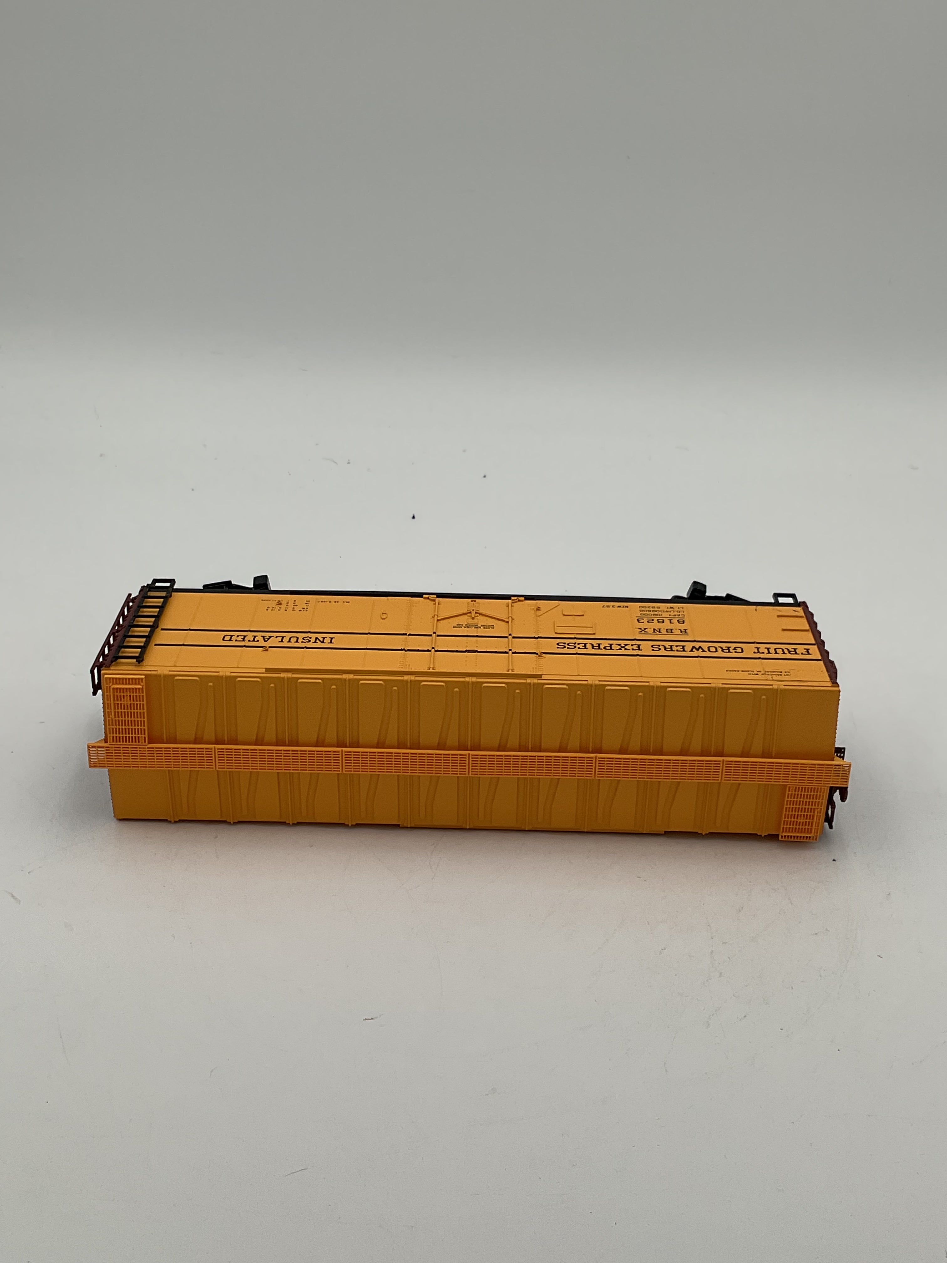 Atlas O 0562-2 40’ Plug Door Box Car Fruit Growers Express #81823 [3 Rail]