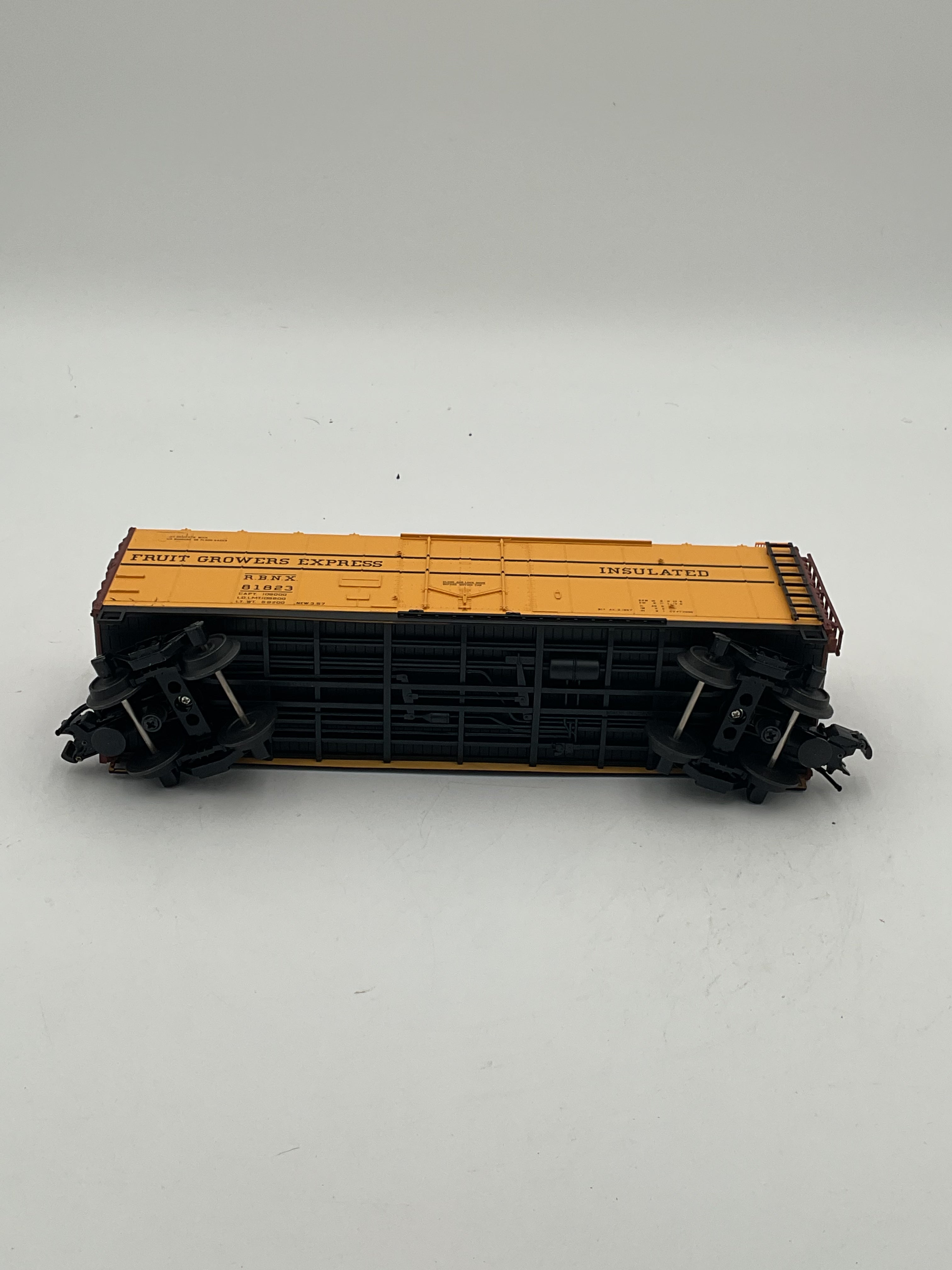 Atlas O 0562-2 40’ Plug Door Box Car Fruit Growers Express #81823 [3 Rail]
