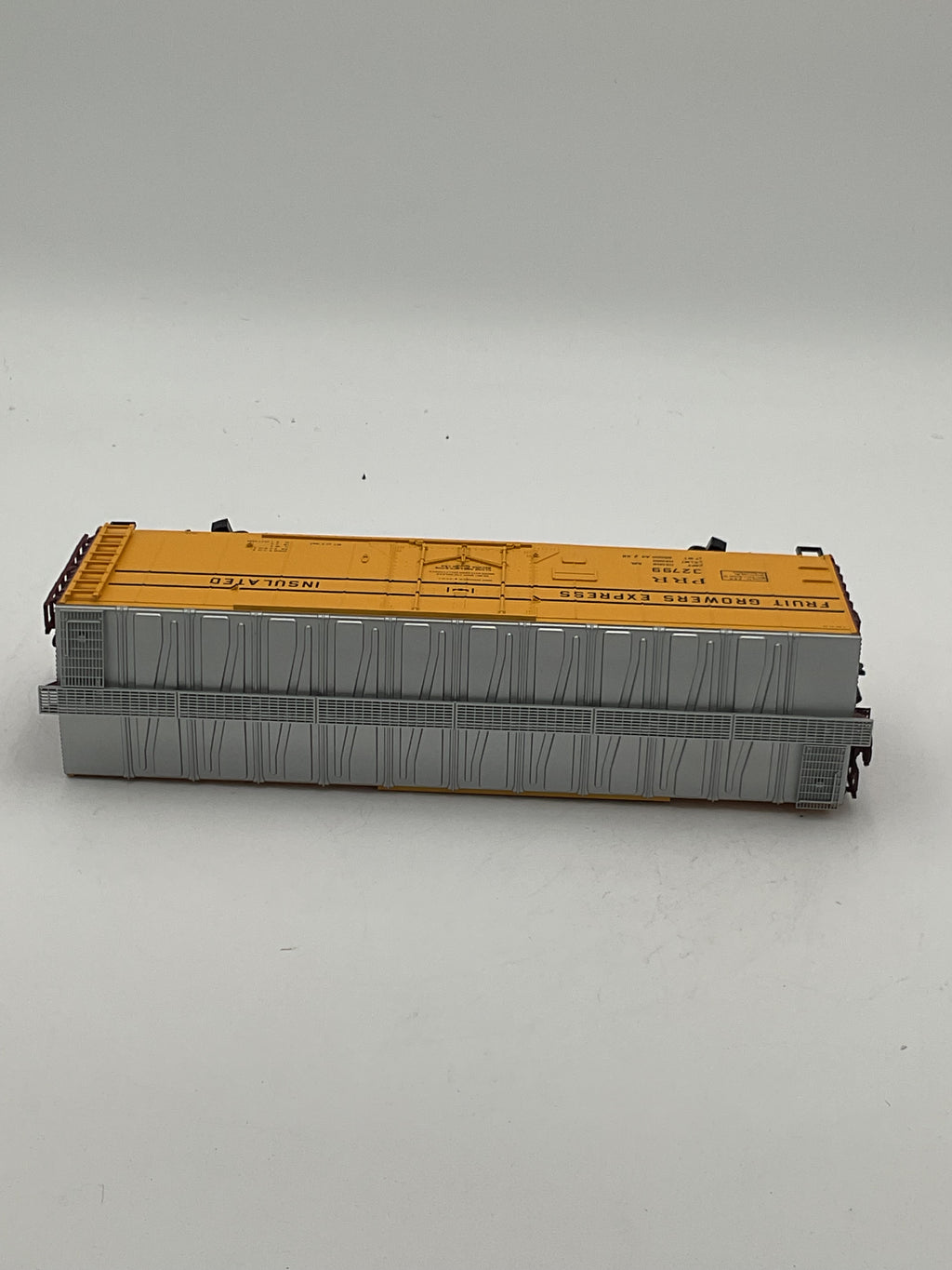 Atlas O 2002307-2 40’ Plug Door Box Car Fruit Growers Express (PRR) #32799 [3 Rail]