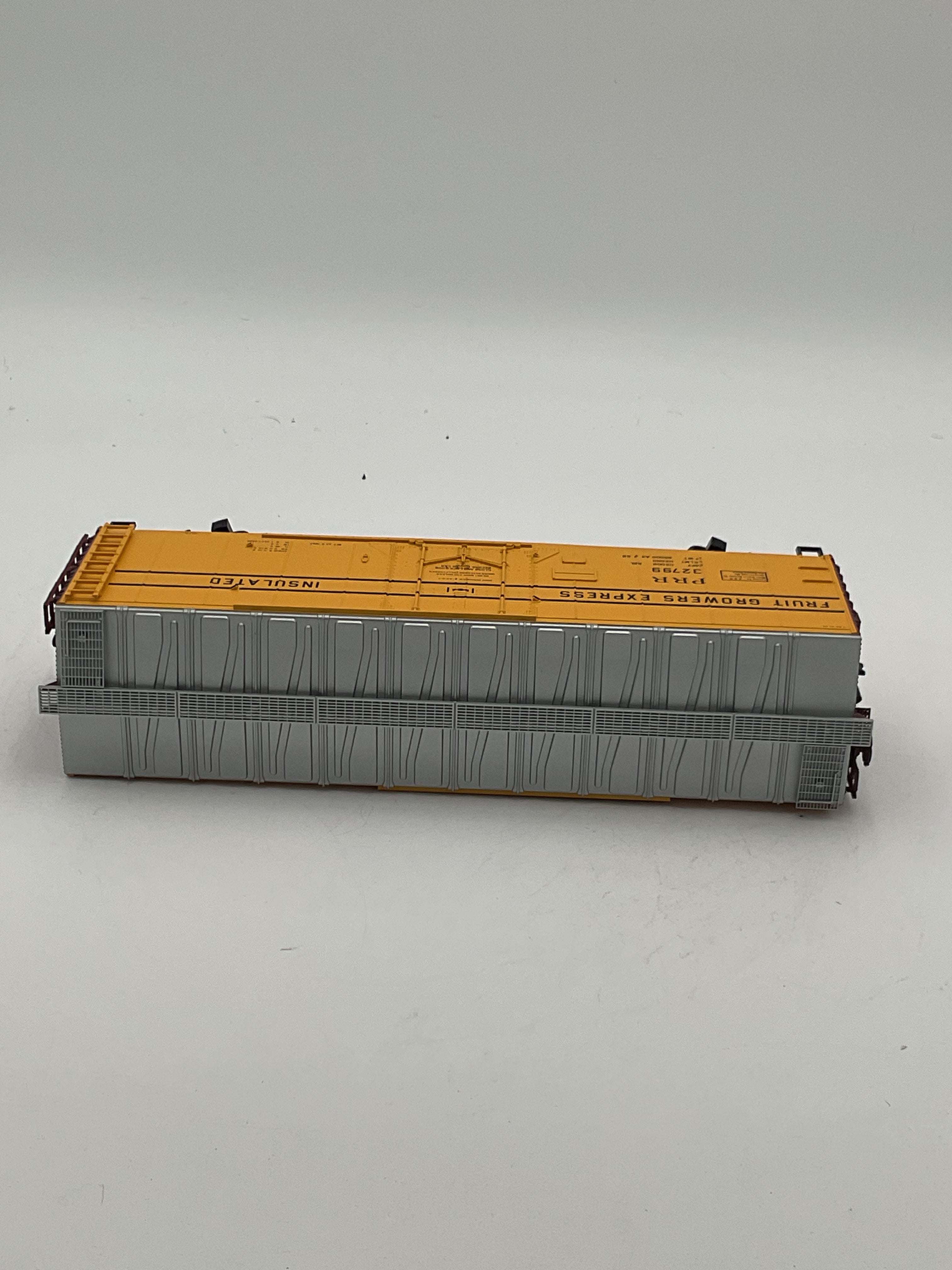 Atlas O 2002307-2 40’ Plug Door Box Car Fruit Growers Express (PRR) #32799 [3 Rail]