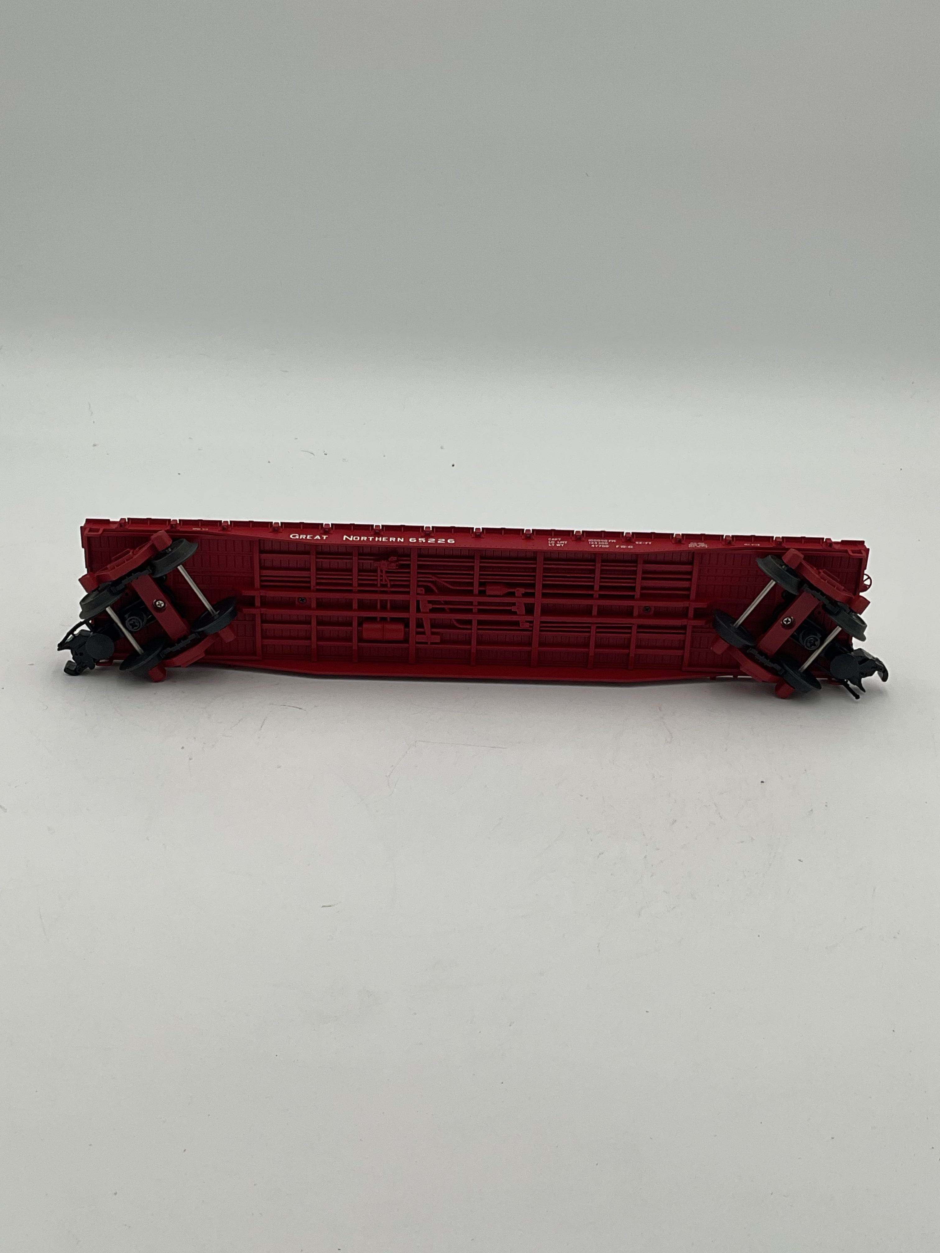 Atlas O 0936-2 Great Northern #65226 O Trainman 52’ 6” Flat Car w/ Pipe Load [3 Rail]