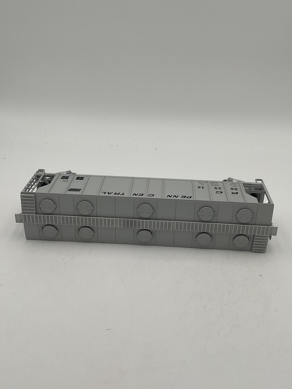 Atlas O 2002517-1 3-Bay PS-2 Covered Hopper Penn Central #883536 [3 Rail]