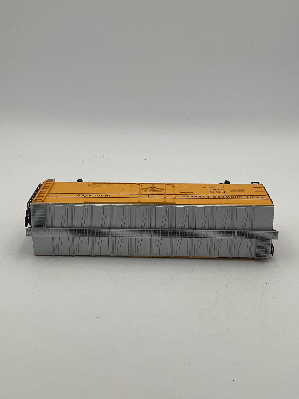 Atlas O Trainman 2002307-1 40’ Plug Door Box Car Fruit Growers (PRR) #32764 [3 Rail]
