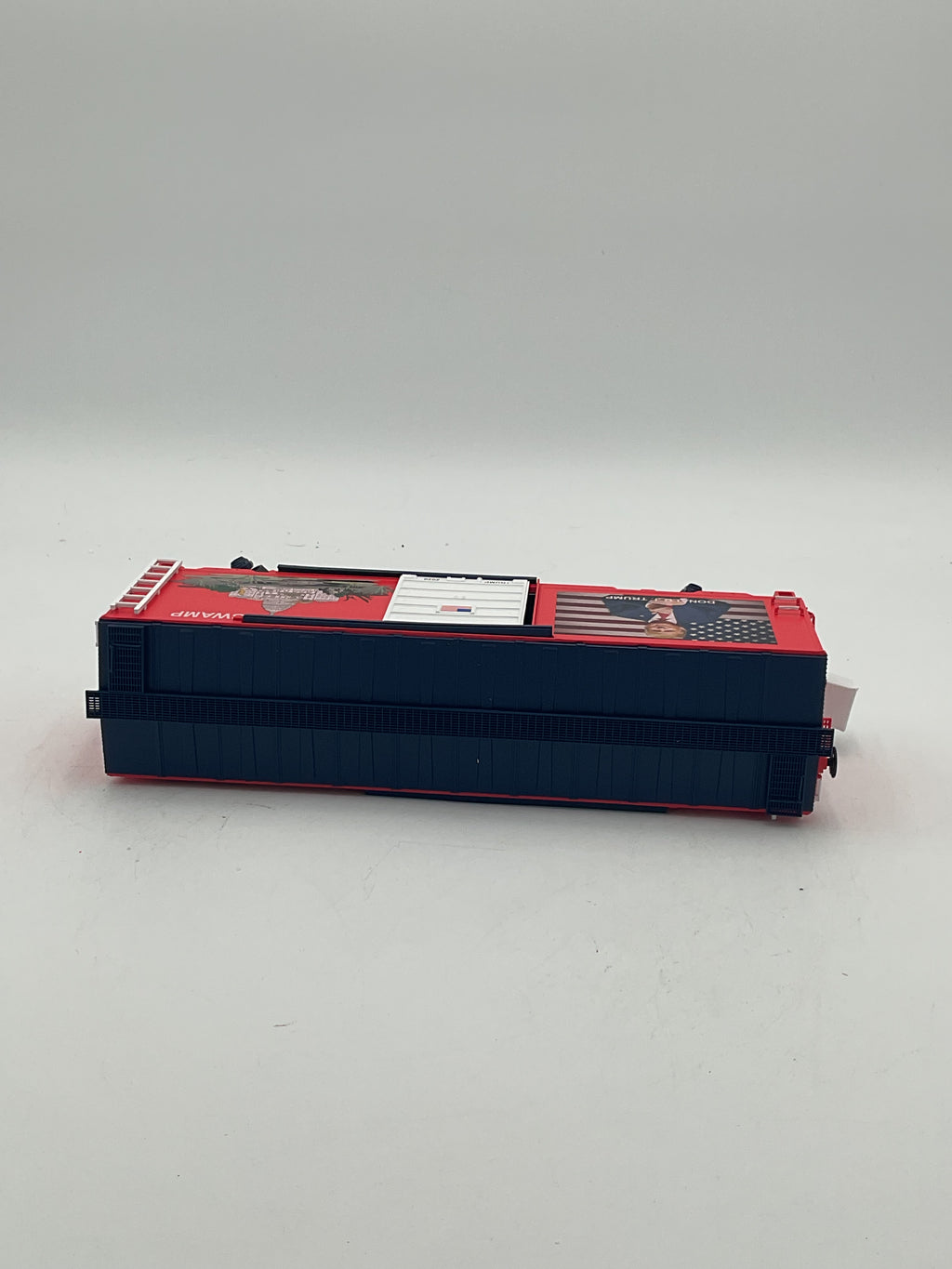 MTH 20-93886 Donald Trump "Drain The Swamp" 40' Box Car