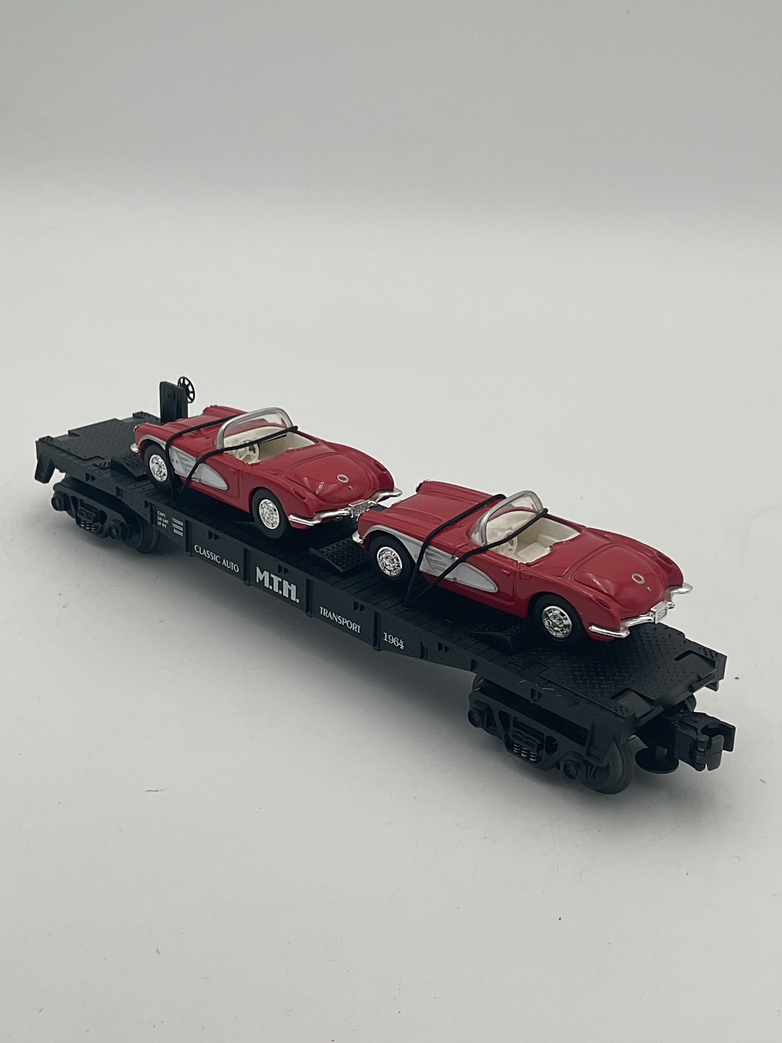 MTH 30-7624 MTH Auto Transport Flat w/ Ertl ‘64 Corvettes