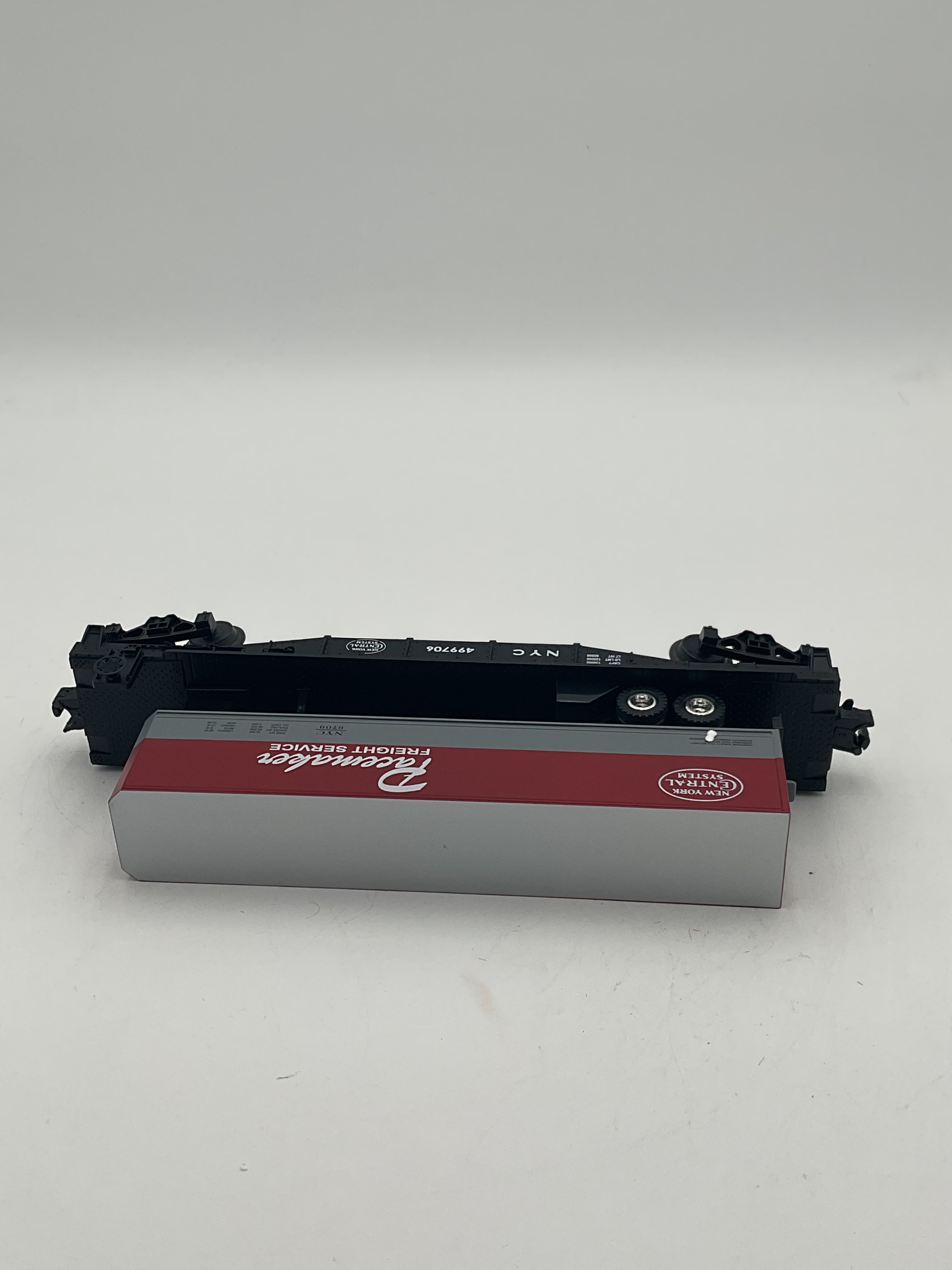 MTH 30-7608 New York Central Pacemaker Semi-Scale Flat Car w/ Trailer