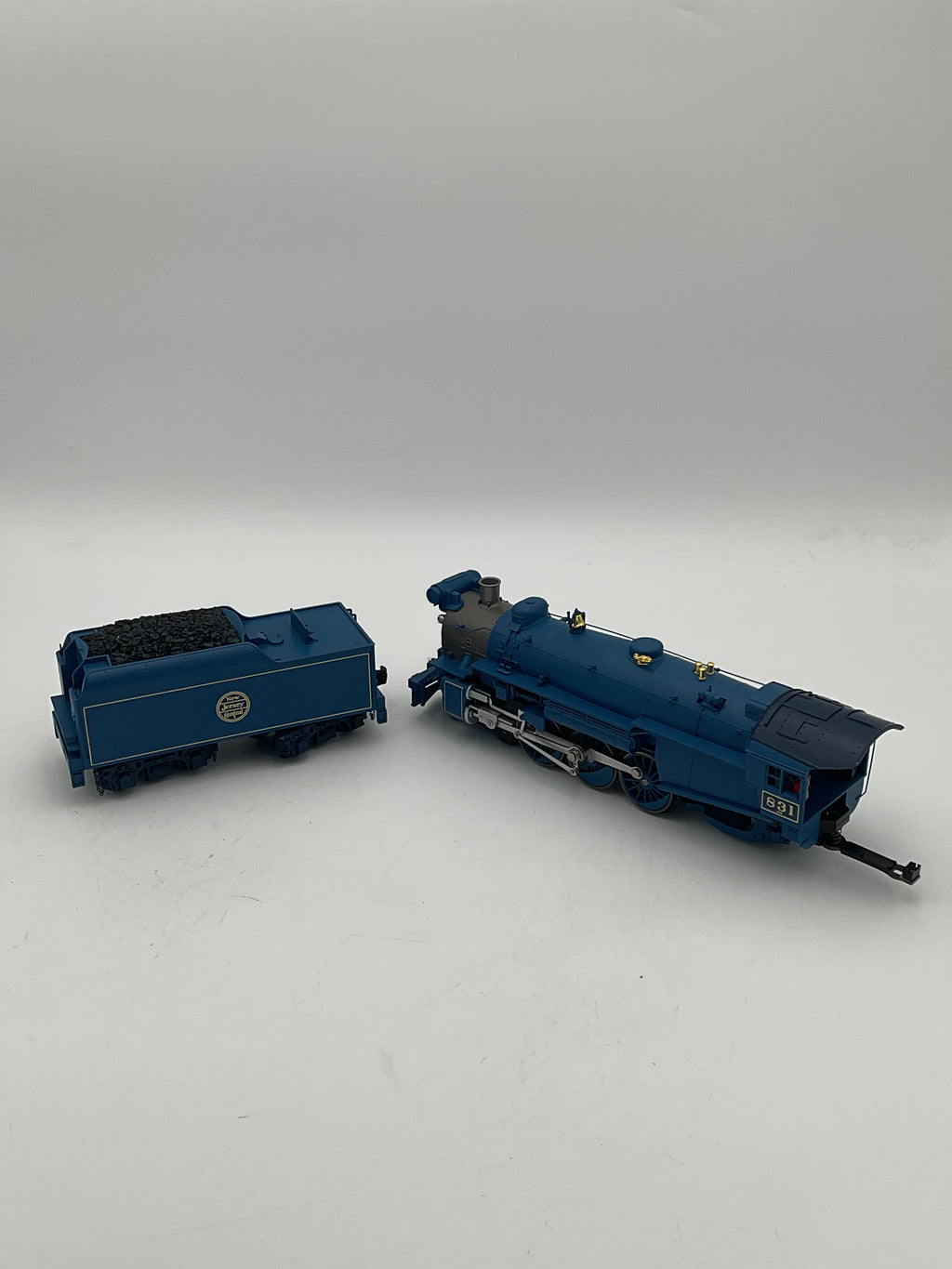MTH 30-1879-1 4-6-2 Imperial P47 Pacific Steam Engine & MTH 30-6901 Jersey Central 4-Car 60' Madison Passenger Set